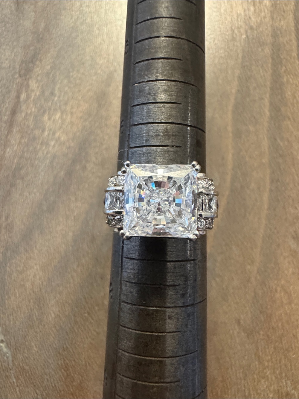 Elegant White CZ Statement Ring - Sparkling Princess Cut Size 7 MEDA